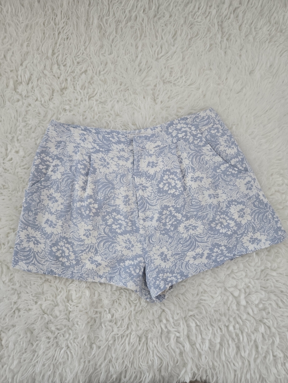 Sage the Label Summer Shorts blue and white floral/jacquard pattern. Size Large.
